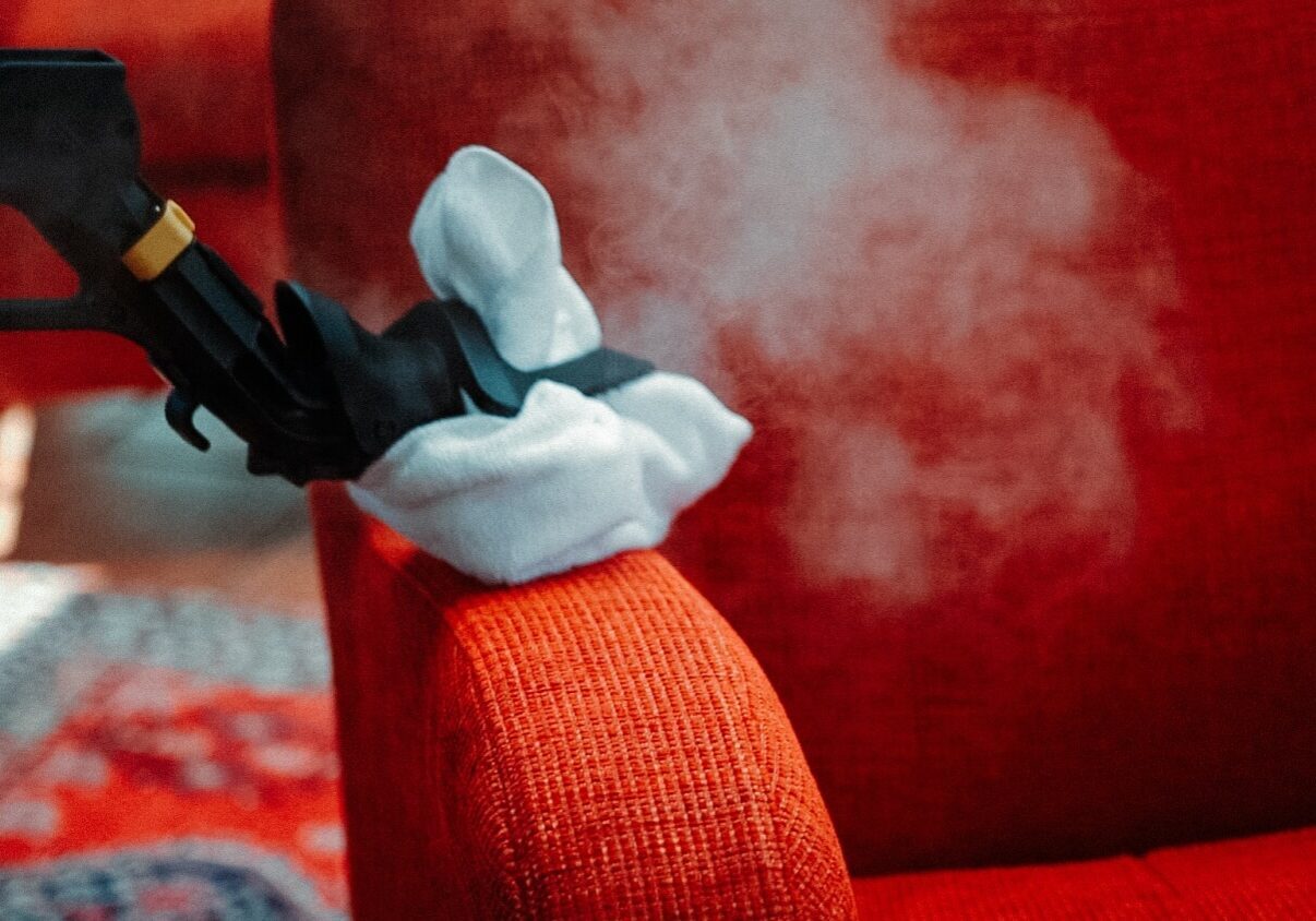 Sofa und Sitzflächen reinigen
